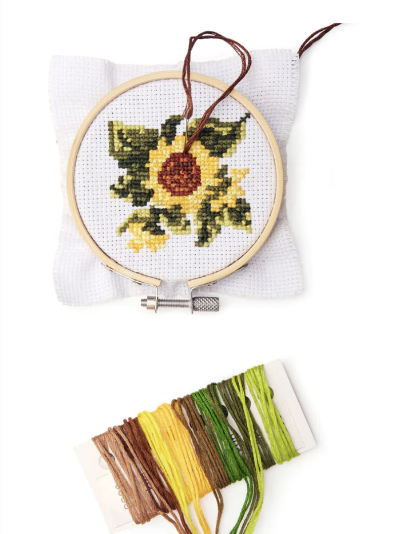 Mini embroidery kit - sunflower