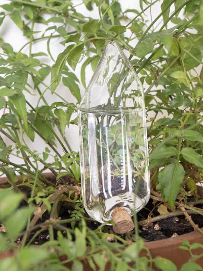 Crystal shaped water reservoir